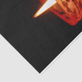 Kaars op een zwarte achtergrond tissuepapier (Detail)