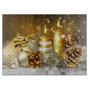 Kaarsen, dennenappels, ornamenten en geschenken snijplank