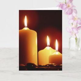 Kaarsen met een roodgloed, vreedzaam kaart