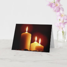 Kaarsen met een roodgloed, vreedzaam