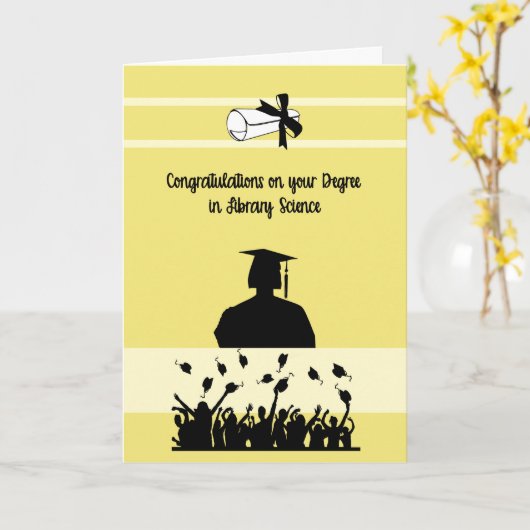 Kaart in Library Science met Vrouw Afstudeerder. (Gele Bloem)