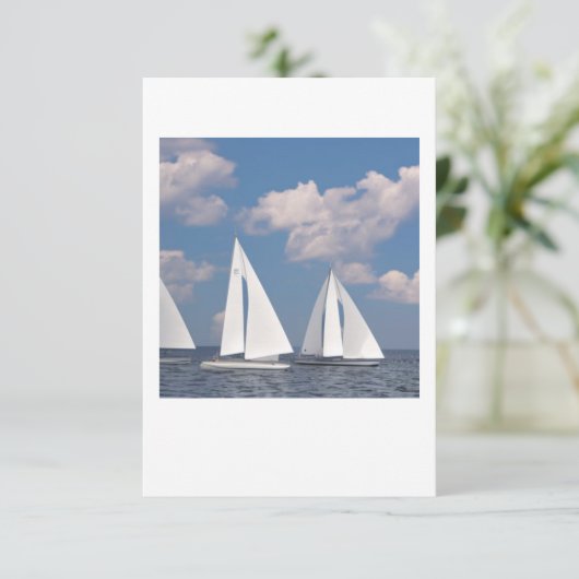 Kaart met envelop heeft zeilboten, witte zeilen (Staand voorkant)