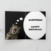 Kaart met kat die "VERRASSING! GEFELICITEERD MET J (Binnen)