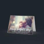 Kaart Penseelscript Vaderdag<br><div class="desc">Moderne Vaderdag fotokaart met een mooi penseelscript en een foto met volledige aftapklep.</div>