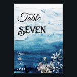 Kaart Rustic Ocean Wedding Table Number<br><div class="desc">Deze bijtende kaart met het nummer van de bruiloft in de oceaan is perfect voor je trouwe strandboho bruiloft. Dit ontwerp is voorzien van een dikke zwarte en witte kalligrafie met een oceaanachtergrond die past bij de bruiloft op het strand of een casual moderne bruiloft in de lente, zomer of...</div>