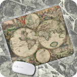 kaart van de wereld van 1689 - muismat<br><div class="desc">Een  kaart van de wereld rond 1689 bedekt dit muispad. Pas en personaliseer met toegevoegde tekst,  of een afbeelding,  of een logo van uw keus.. of verlaat zoals is.</div>