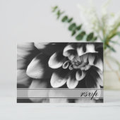 Kaart voor RSVP-respons op Black and White Dahlia  (Staand voorkant)