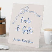 Kaarten & Geschenken Blue Bow Hand getrokken Vrijg Reclamebord Met Voetstuk (Insitu)