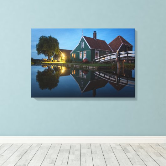 Kaas boerderij bij de schemering in Nederland Canvas Afdruk (Insitu (Houten vloer))