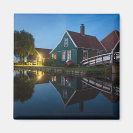 Kaas boerderij bij de schemering in Nederland Magneet