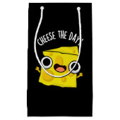 Kaas De Dag Grappig Voedsel Pun Dark BG Klein Cadeauzakje (Voorkant)