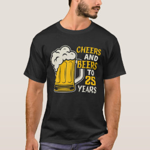 Kaas en bier tot 25-jarige familie van geboortes t-shirt