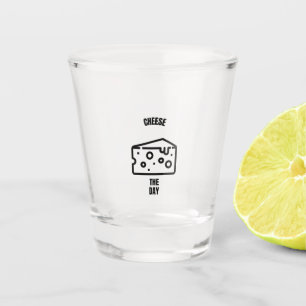 Kaas op de dag grappige grapjes met een pun shot glas