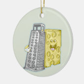 Kaas raspen met een rasp Grappig eten Keramisch Ornament (Links)