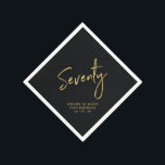 Kaas tot 70 | Modern Black 70th Birthday Party Servet<br><div class="desc">Deze aangepaste papieren servet voegt een stijlvol detail toe aan uw 70e verjaardag. Dit ontwerp is voorzien van een eenvoudig chic Gold-letterteken "70" met aangepaste tekst. De gelijke uitnodigingen en partijbenodigdheden zijn beschikbaar in mijn winkel BaraBomDesign.</div>
