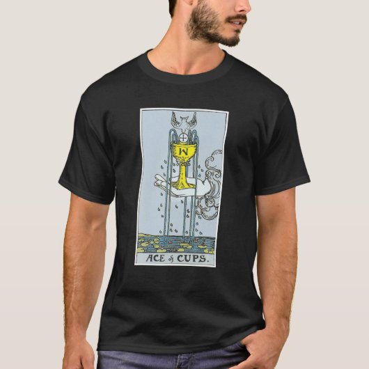 Kaas van bekertjes Tarot komt voort uit de Beliefs T-shirt (Voorkant)