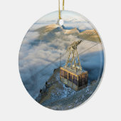 Kabelauto op de Mount Seceda in de Dolomites Keramisch Ornament (Links)