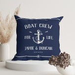 Kabeljauw voor bioscoopbenodigdheden (Nautical Mod Kussen<br><div class="desc">Boat crew voor het leven! Moderne anker gooien kussens in klassiek zeemanblauw en wit die uw namen en datum tonen omringd door touwdetails. Geweldig geschenk voor bootliefhebbers voor Valentijnsdag,  nieuwigheden,  bruiloften,  voivernieuwing of verjaardagen.</div>