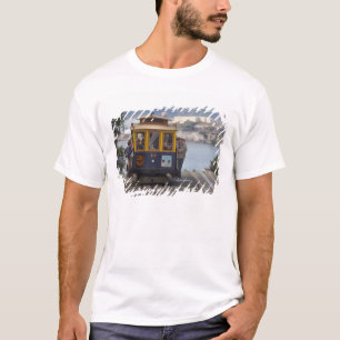 Kabeltram rijdt Hyde Street op in San T-shirt