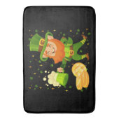 Kabouter drinkt bier St. Patrick's Day Badmat (Voorkant Verticaal)