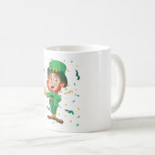 Kabouter drinkt bier St. Patrick's Day Koffiemok (Voorkant rechts)