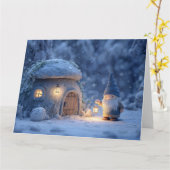 Kabouter met een lantaarn buiten een besneeuwde st kaart (Gele Bloem)