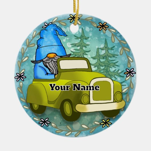 Kabouter rijdt in auto keramisch ornament (Voorkant)