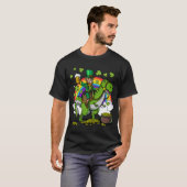 Kabouter rijdt op T-Rex dinosaurus T-shirt (Voorkant volledig)