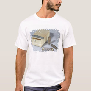 Kaders voor broodroosters en flessen voor bronzen t-shirt