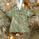 Kahanu Palms Hawaiian Faux Linen Aloha Shirt Ornament<br><div class="desc">Olijfgroen en natuurlijke colorway. Kahanu Garden ligt aan de kust van Maui en herbergt de grootste inheemse flora bossen op de eilanden. Ons ontwerp is oversized handgetekende palmbladeren die deze gedurfde grafische verklaring vormen op een faux linnen textuur.</div>