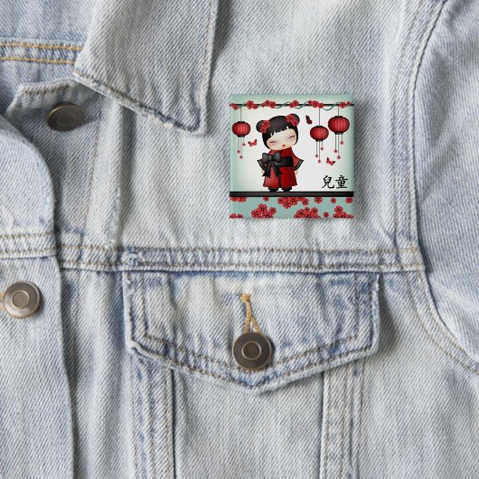 Kaiko de kokeshi "Kind" Vierkante Button 5,1 Cm (In situ)