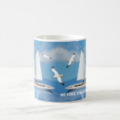 Kailend jacht op Calm Water met zeegaand Koffiemok (Center)