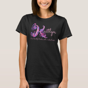 Kaitlyn meisjesnaam betekenis K monogram harten T-shirt