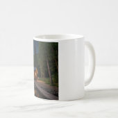 Kajuit in het bos 's nachts koffiemok (Voorkant rechts)