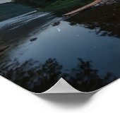 Kajuit in het bos 's nachts poster (Hoek)