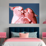 Kaketoe Sweethearts Roze & Blauw Paar's Slaapkamer Poster<br><div class="desc">Dit speelse pop-poster van liefdevolle cocktails is een speelse en zoete statement voor de vogelliefhebbers' slaapkamer. Blush roze en blauw zijn precies op trend met modern decor, en de posh parrots die een kus delen en harthanden maken is zowel leuk als romantisch. Ideaal voor nieuwigheden, jubileum of dat liefhebbende stel...</div>