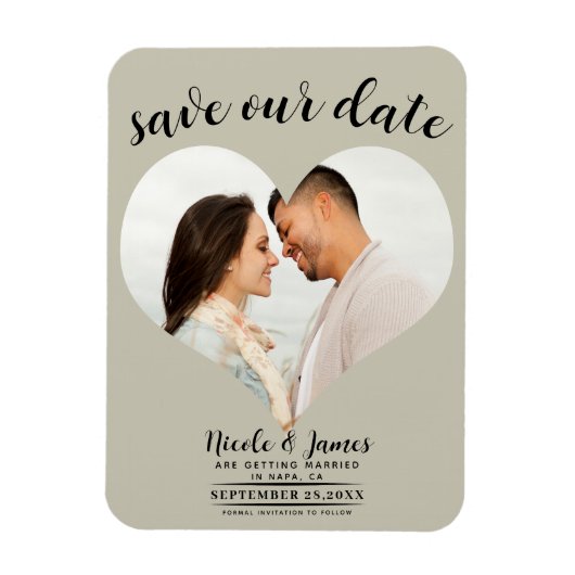 Kaki Beige Hart Foto Bruiloft Save the Date Magneet (Verticaal)