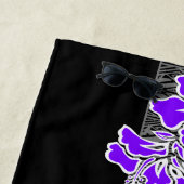 Kalaheo Hawaiian Hibiscus Floral Tapa - Paars Strandlaken (In situ)