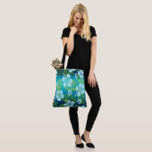 Kalani Tie Dye Blend Tropisch Hibiscus - Blauwgroe Tote Bag (Op model)