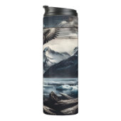 Kale adelaar boven bevroren toppen thermosbeker (Geroteerd rechts)