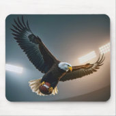 Kale adelaar die met een Football vliegt Muismat (Voorkant)