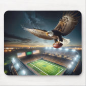 Kale adelaar die met een Football vliegt Muismat (Voorkant)
