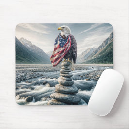 Kale adelaar met Amerikaanse vlag op Cairn Muismat