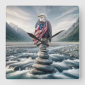 Kale adelaar met Amerikaanse vlag op Cairn Vierkante Klok (Voorkant)