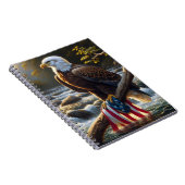 Kale adelaar met Amerikaanse vlag op een tak Notitieboek (Rechterzijde)