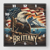 Kale adelaar met bergen en Amerikaanse vlag Vierkante Klok (Voorkant)