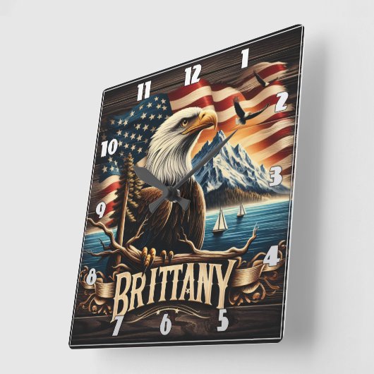 Kale adelaar met bergen en Amerikaanse vlag Vierkante Klok (Hoek)