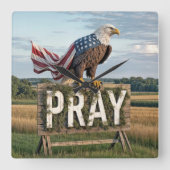 Kale adelaar met rustiek bidbord vierkante klok (Voorkant)