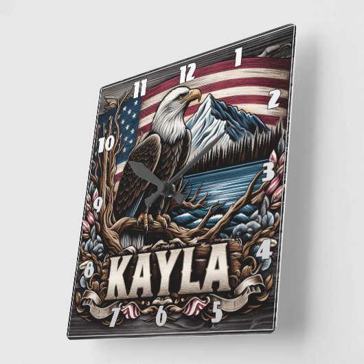 Kale adelaar neergestreken in de buurt van bergen  vierkante klok (Hoek)