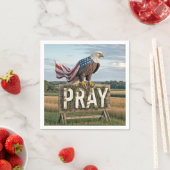 Kale adelaar neergestreken op het gebed teken servet (Insitu)